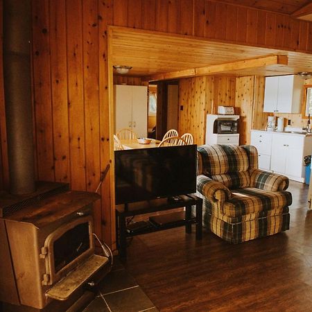 Lang Lake Resort Espanola 외부 사진