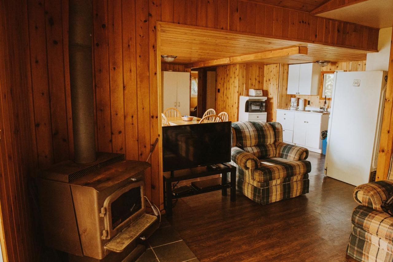 Lang Lake Resort Espanola 외부 사진