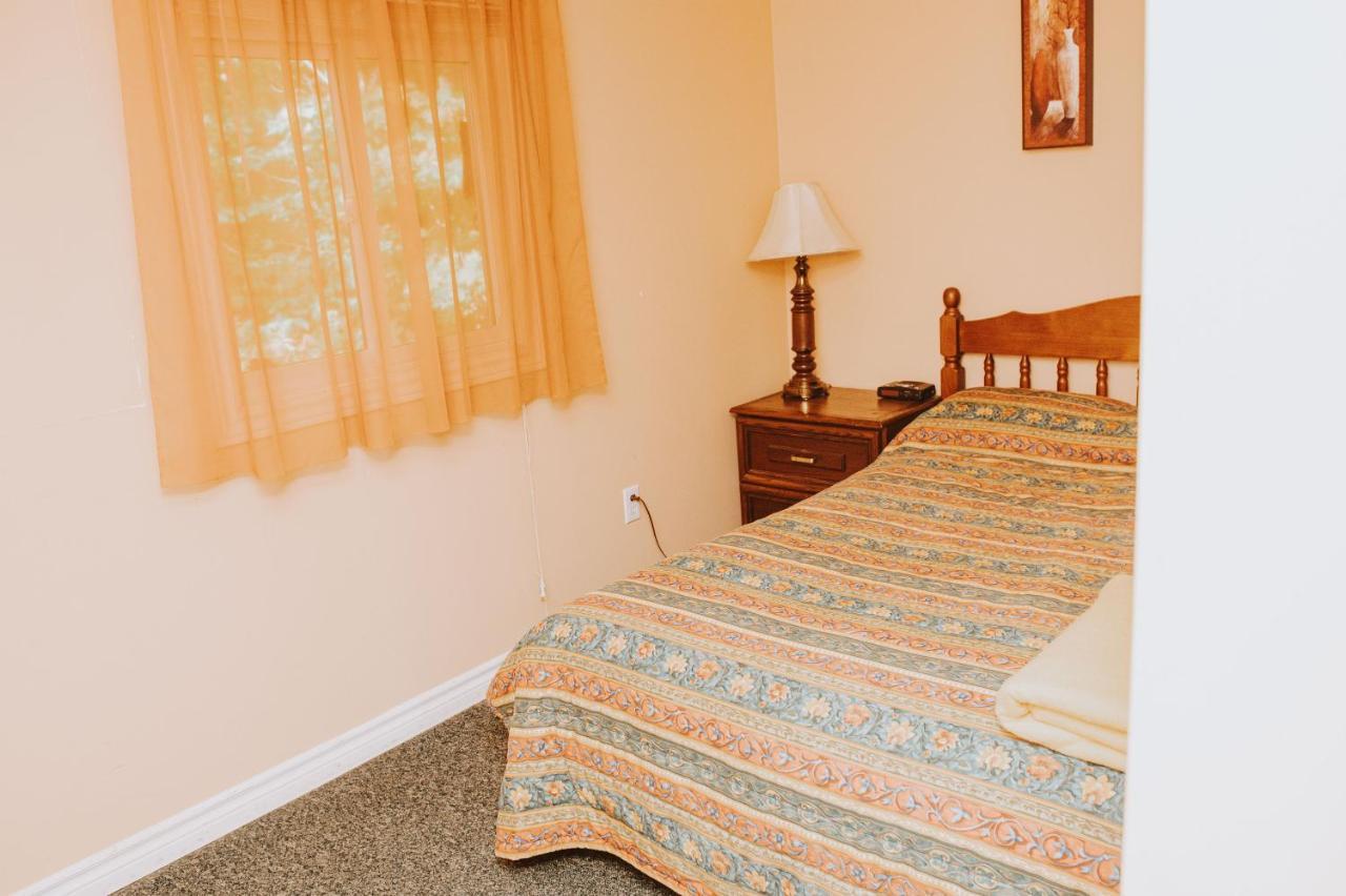 Lang Lake Resort Espanola 외부 사진