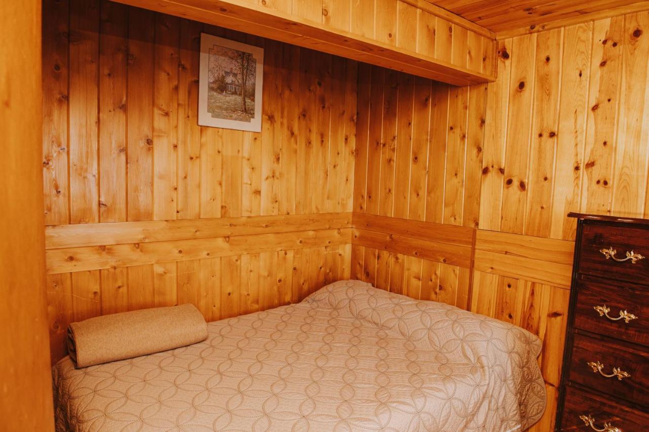 Lang Lake Resort Espanola 외부 사진