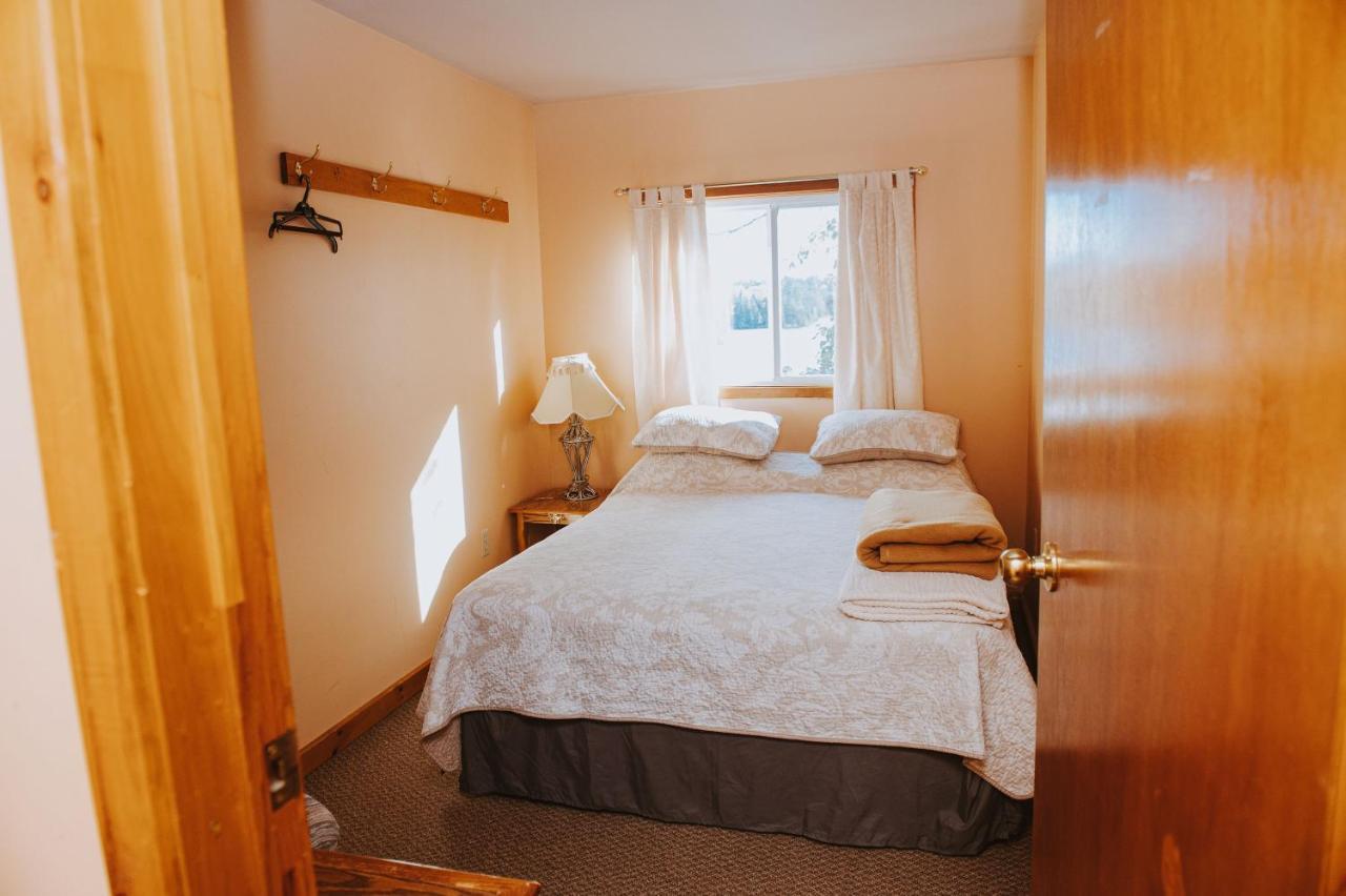 Lang Lake Resort Espanola 외부 사진