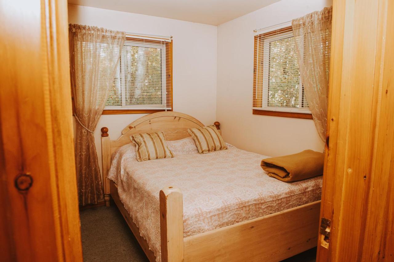 Lang Lake Resort Espanola 외부 사진