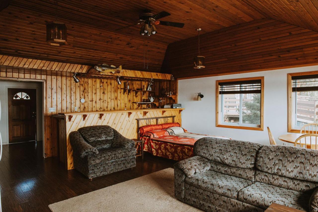 Lang Lake Resort Espanola 외부 사진