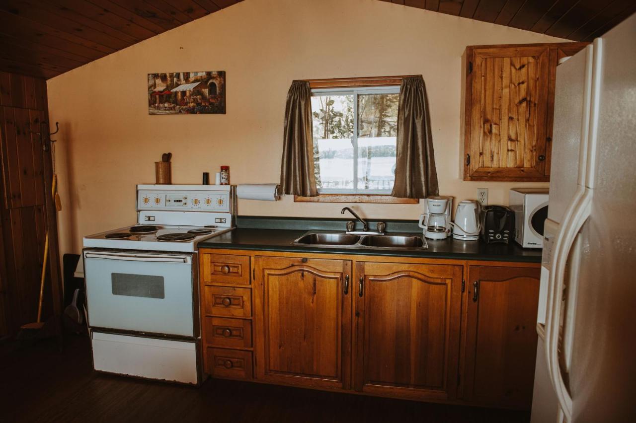 Lang Lake Resort Espanola 외부 사진