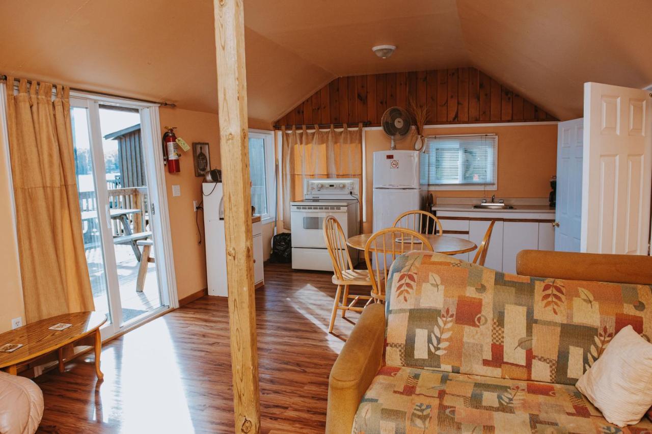 Lang Lake Resort Espanola 외부 사진